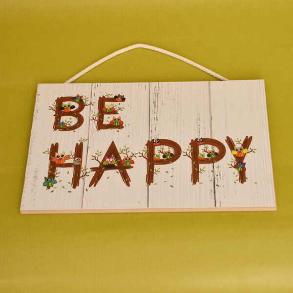 שלט קיר דקורטיבי-עץ - BE HAPPY